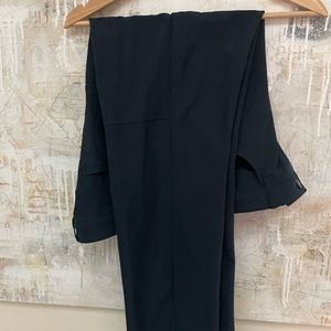 This Lululemon pants are in great condition. Size 34 x 34.